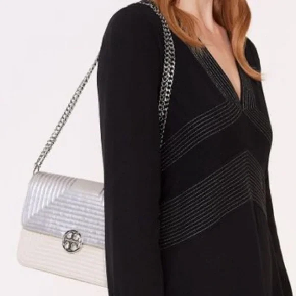 TORY BURCH "RARE" LUXURY TRAPUNTO DUET CHAIN CONVERTIBLE BAG 🩶🤍LIKE NEW🤍🩶 - Picture 3 of 17